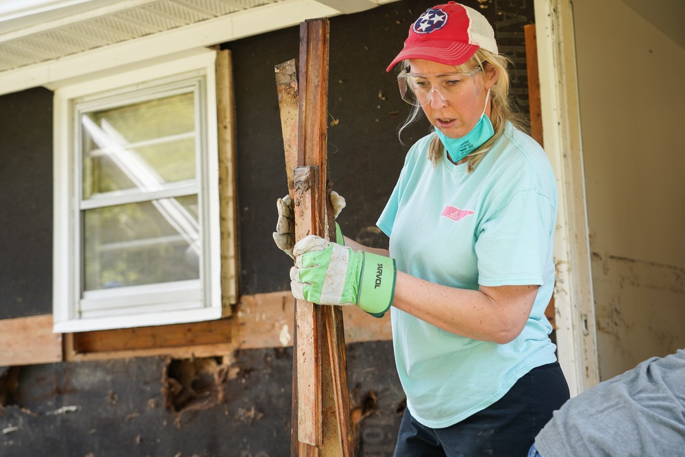 Removing Damaged Floor Boards From Flooded House