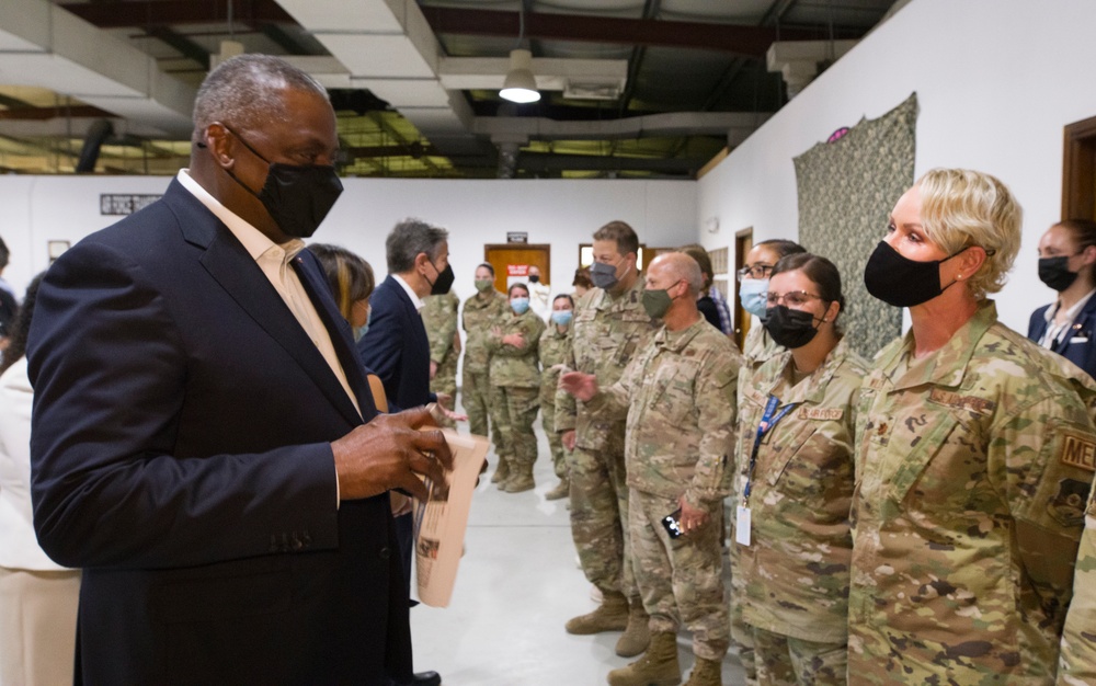 SECDEF Visits Gulf Region