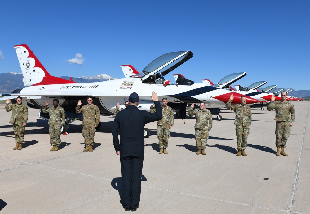 Airmen re-enlist in front of Thunderbirds