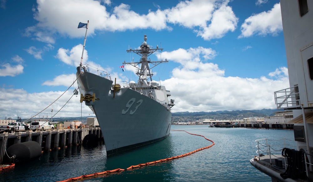 MCPON Visits USS Chung-Hoon Crew