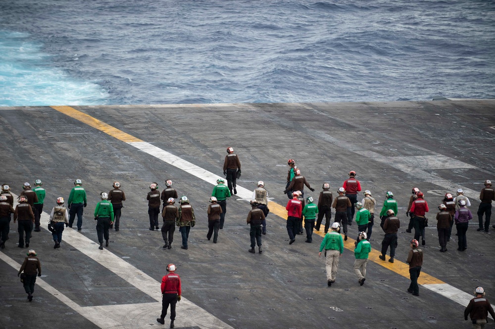 USS Carl Vinson (CVN 70) ) Sailors Participate In Foreign Object Debris Walkdown