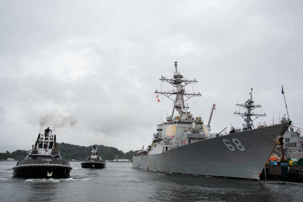 USS The Sullivans (DDG 68) Arrives at Commander, Fleet Activities Yokosuka