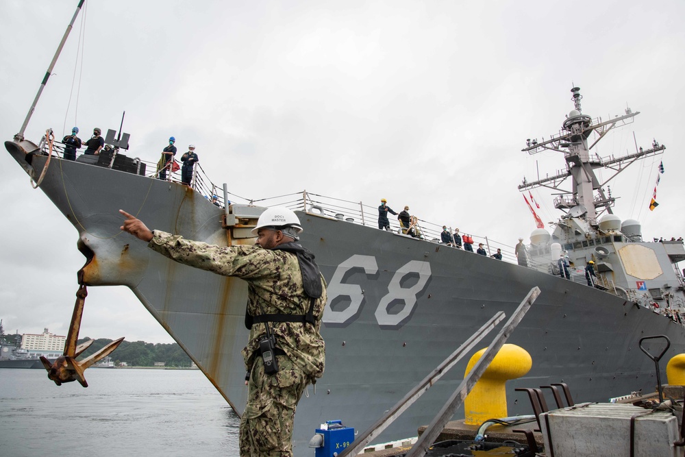 USS The Sullivans (DDG 68) Arrives at Commander, Fleet Activities Yokosuka