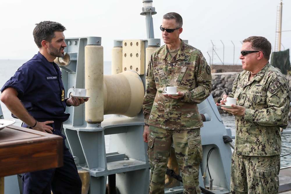 CJTF-HOA commander visits H.M.S Brocklesby, H.M.S Shoreham