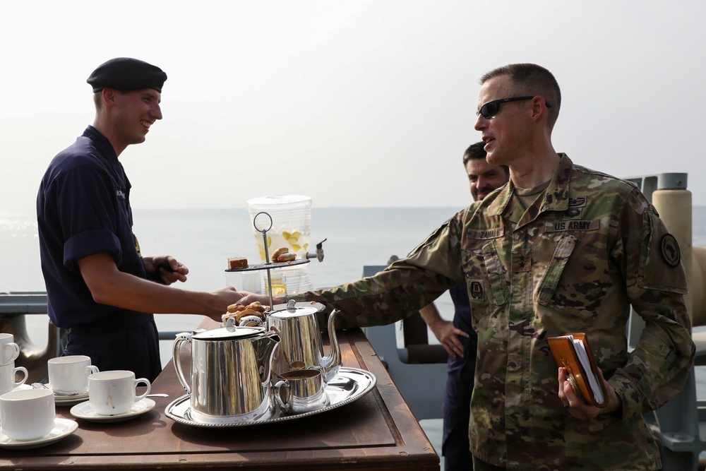 CJTF-HOA commander visits H.M.S Brocklesby, H.M.S Shoreham
