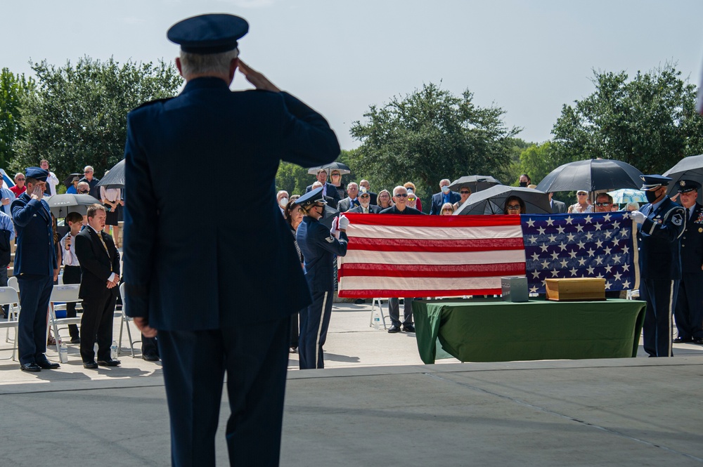 Col. Richard &quot;Dick&quot; Cole, last Doolittle Raider, laid to rest at Fort Sam Houston Cemetery