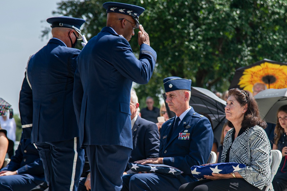 Col. Richard &quot;Dick&quot; Cole, last Doolittle Raider, laid to rest at Fort Sam Houston Cemetery