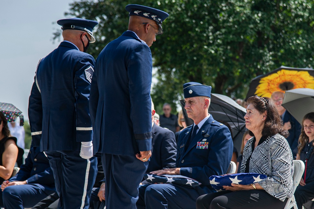 Col. Richard &quot;Dick&quot; Cole, last Doolittle Raider, laid to rest at Fort Sam Houston Cemetery