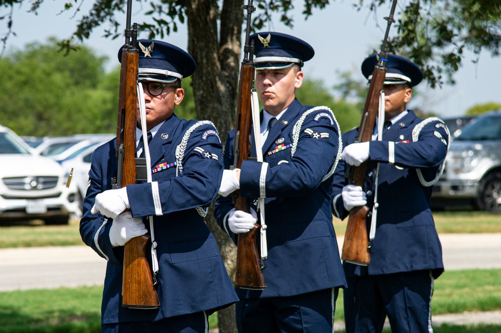 Col. Richard &quot;Dick&quot; Cole, last Doolittle Raider, laid to rest at Fort Sam Houston Cemetery