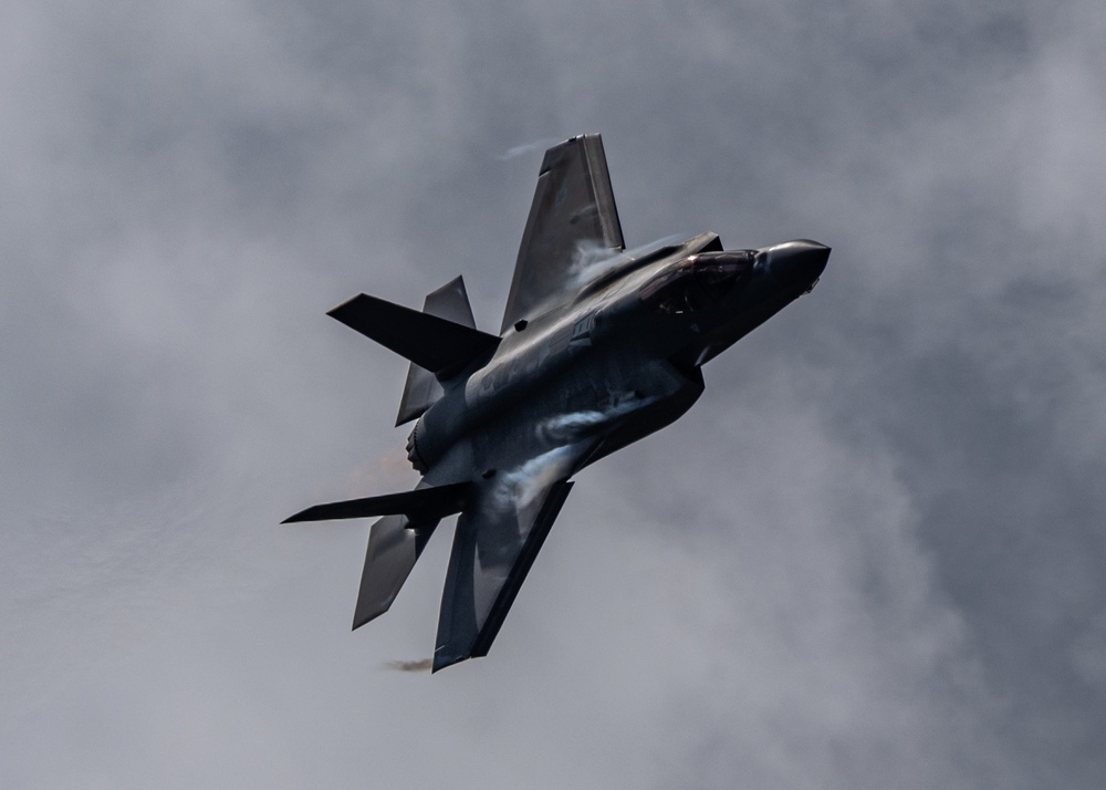 F-35A flies for the 2021 Toronto Air Show