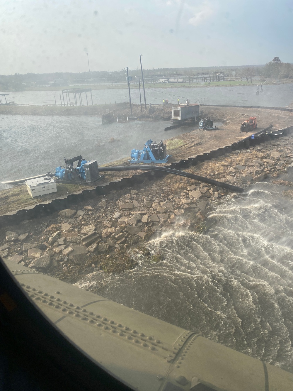 Texas Citizen Soldiers sling load water pump during hurricane Ida response