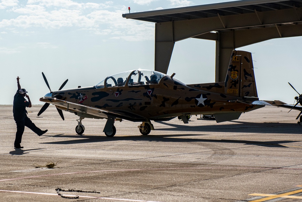 DVIDS Images Laughlin Flight Line Image 3 Of 6   1000w Q95 