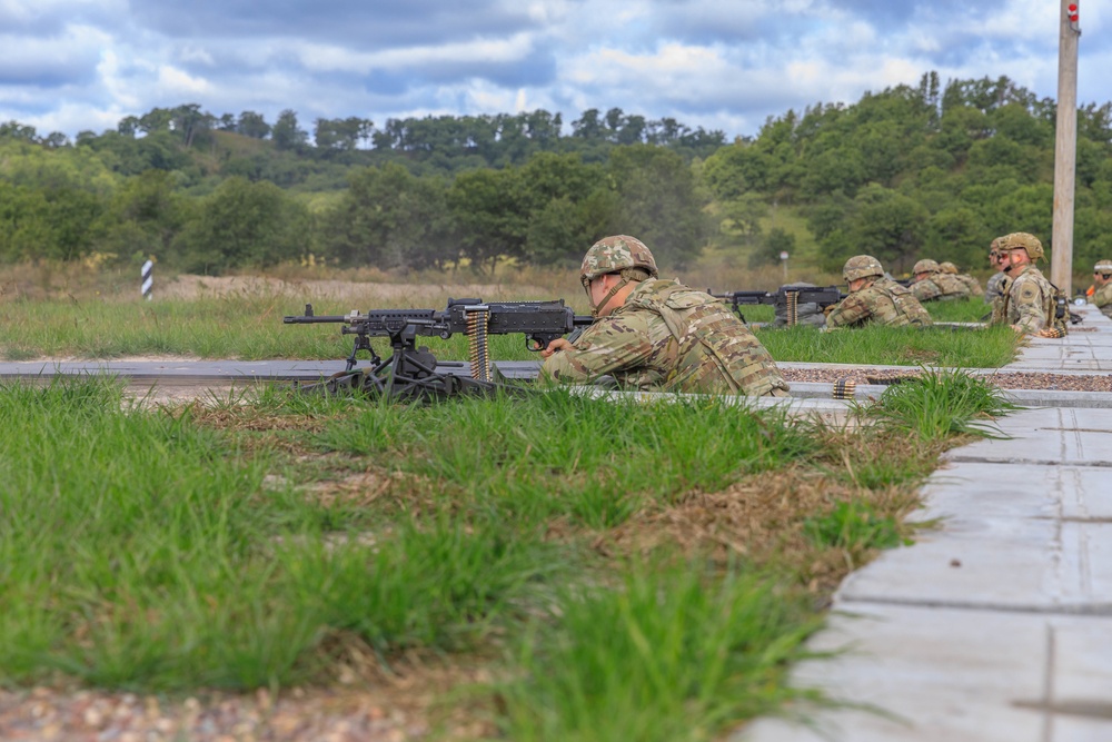 Army Reserve Best Warrior winners and runners-up fire M240 and M249 machine guns