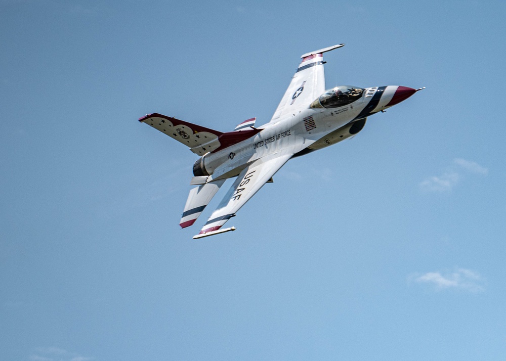 Thunderbirds Rock Cleveland National Air Show