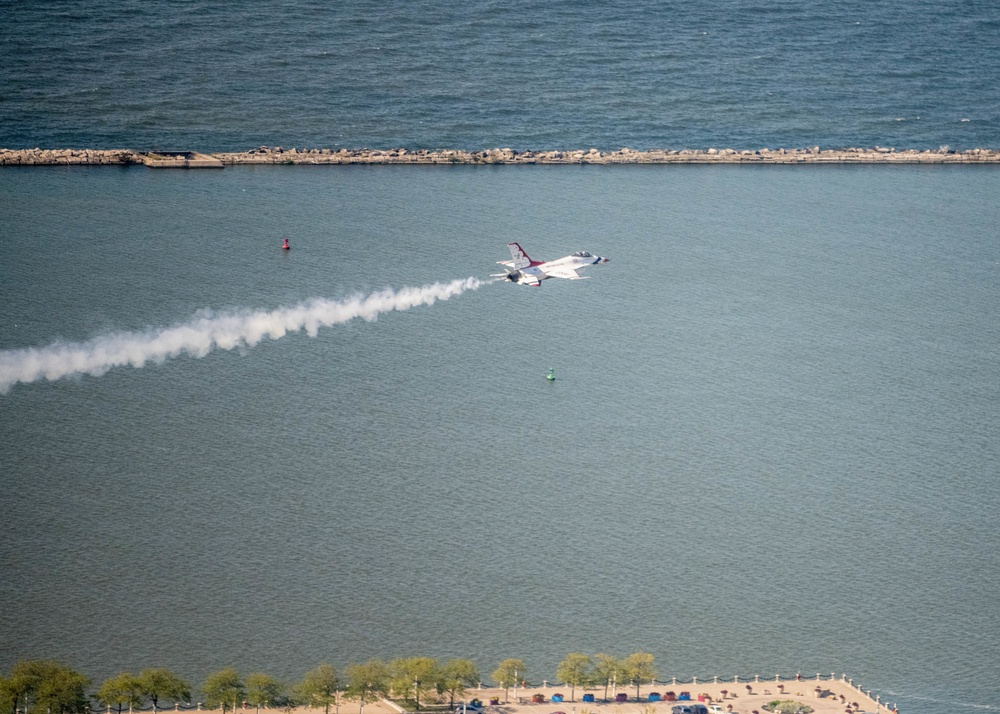 Thunderbirds Finish Cleveland National Air Show with Style