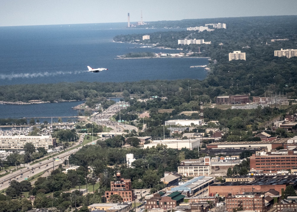 Thunderbirds Finish Cleveland National Air Show with Style