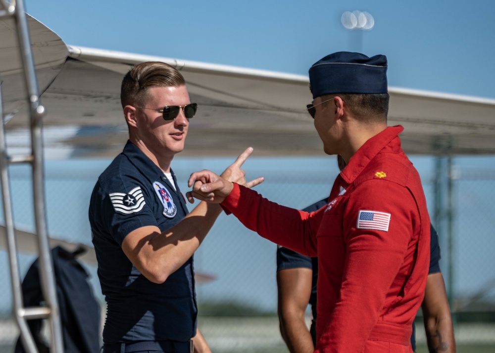 Thunderbirds Finish Cleveland National Air Show with Style