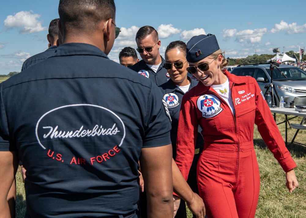 Thunderbirds Finish Cleveland National Air Show with Style