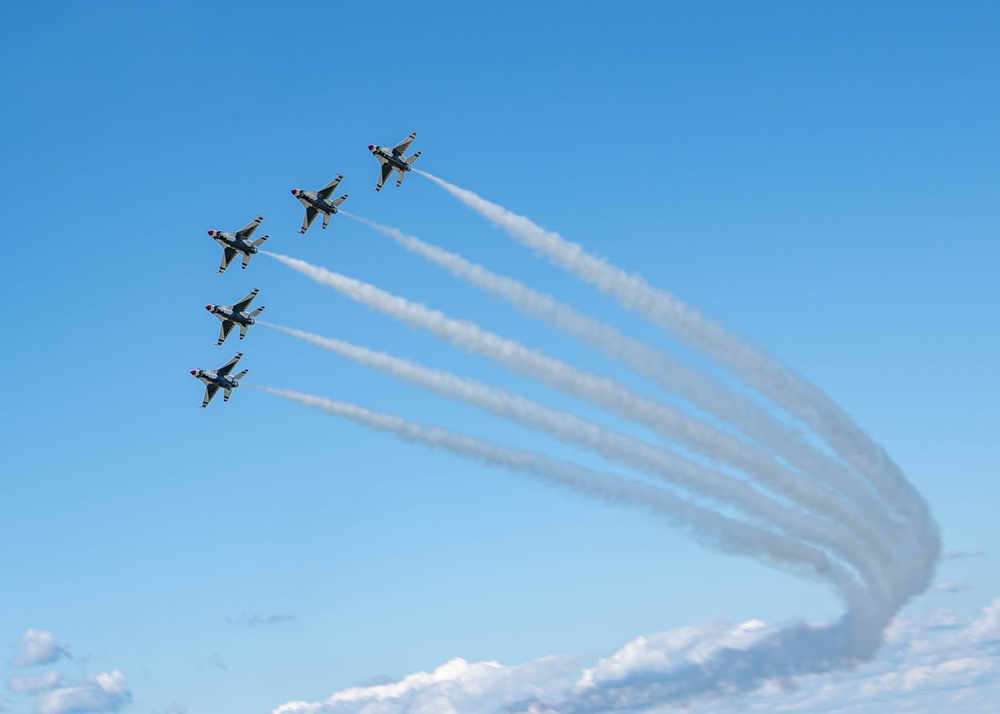 DVIDS Images Thunderbirds Finish Cleveland National Air Show with