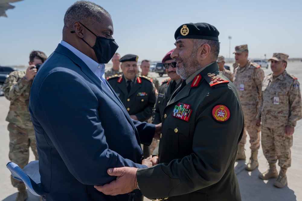 DVIDS - Images - SECDEF departs Kuwait [Image 1 of 4]