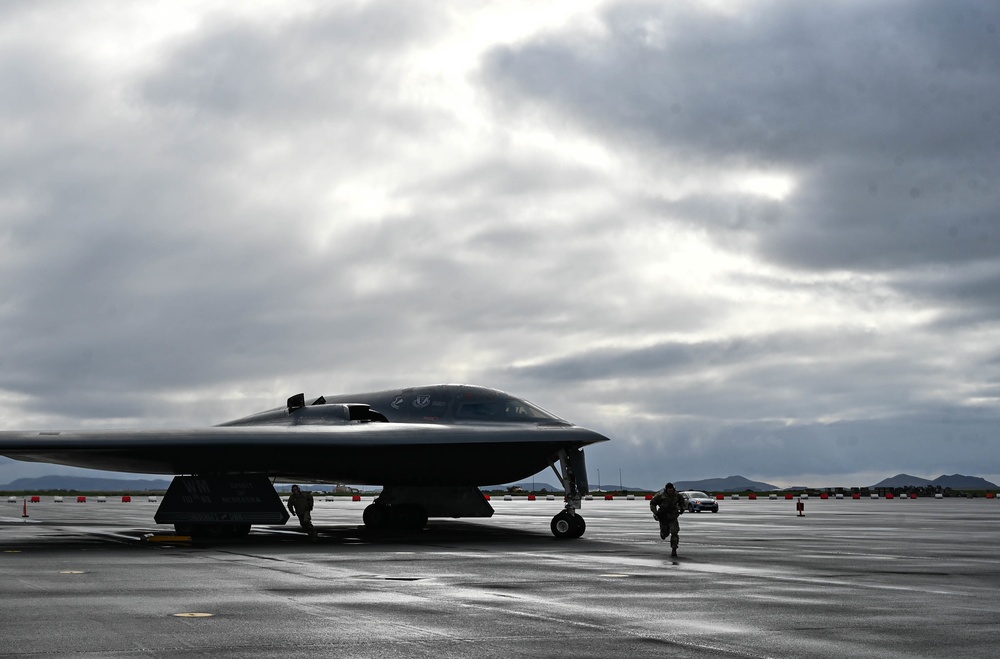 Crew chiefs prepare B-2 Spirits for Norwegian F-35A Lightning II integration