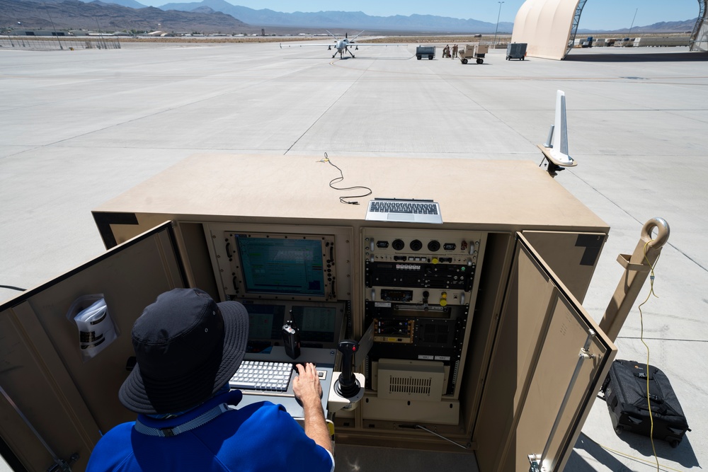 556th TES tests warm refuel