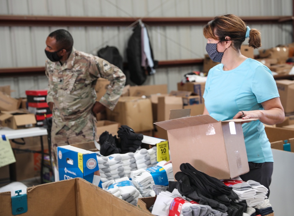 Spouses of senior leadership volunteer at Fort Bliss’ Doña Ana Complex