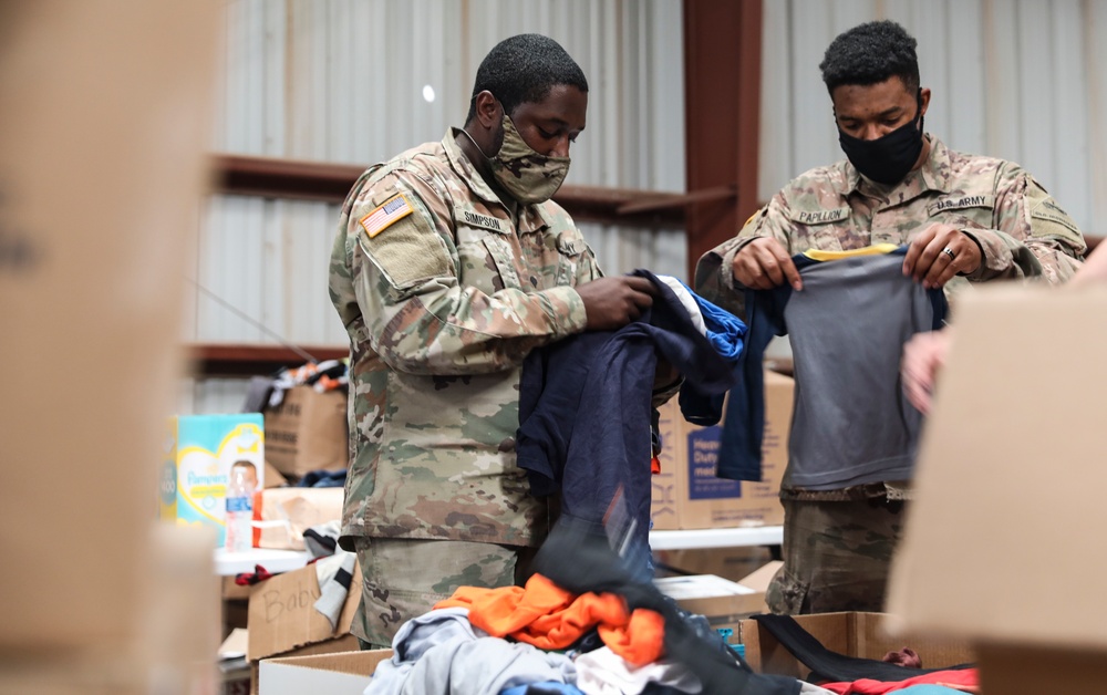 Spouses of senior leadership volunteer at Fort Bliss’ Doña Ana Complex