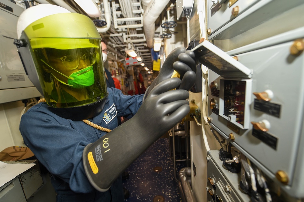 USS Forrest Sherman Finishes Frontier Sentinel; Prepares for Cutlass Fury