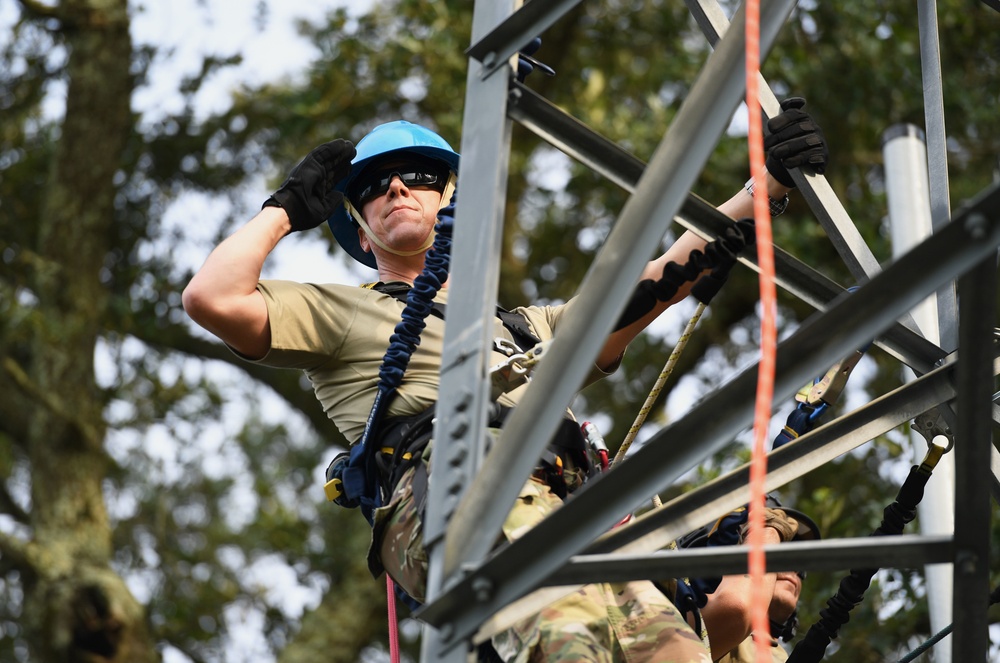 81st TRW leadership tours 85th EIS
