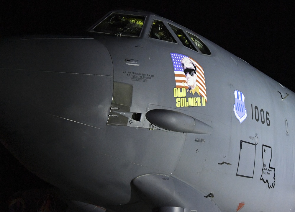 Weapons Troops load B-52