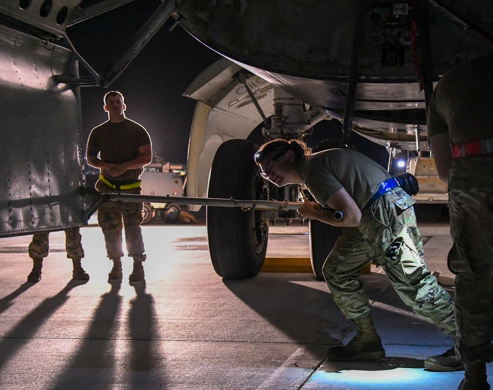 Weapons Troops load B-52