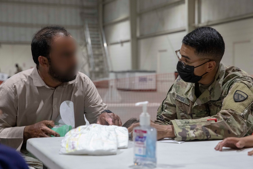 Soldiers Process Afghan Evacuees in Qatar