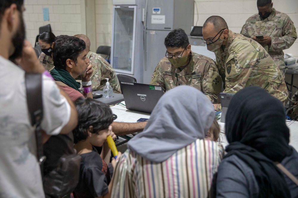 Soldiers Process Afghan Evacuees in Qatar