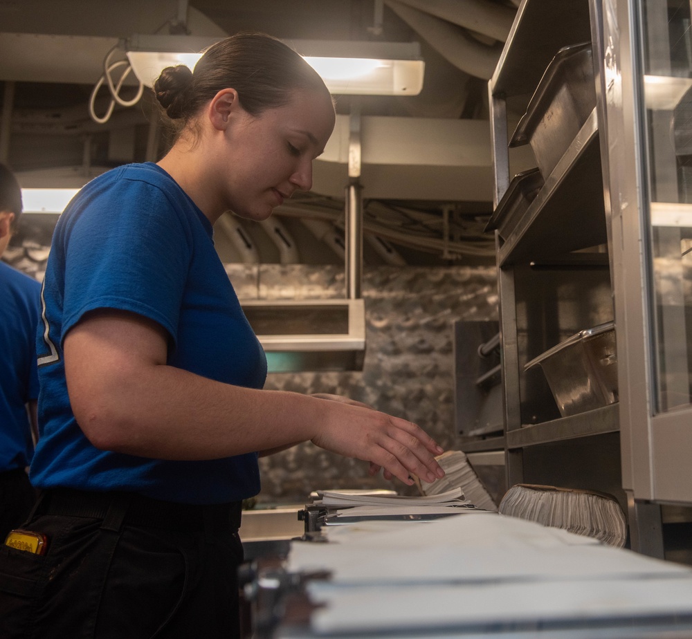 USS Ronald Reagan (CVN 76) Mess Deck Cleaning