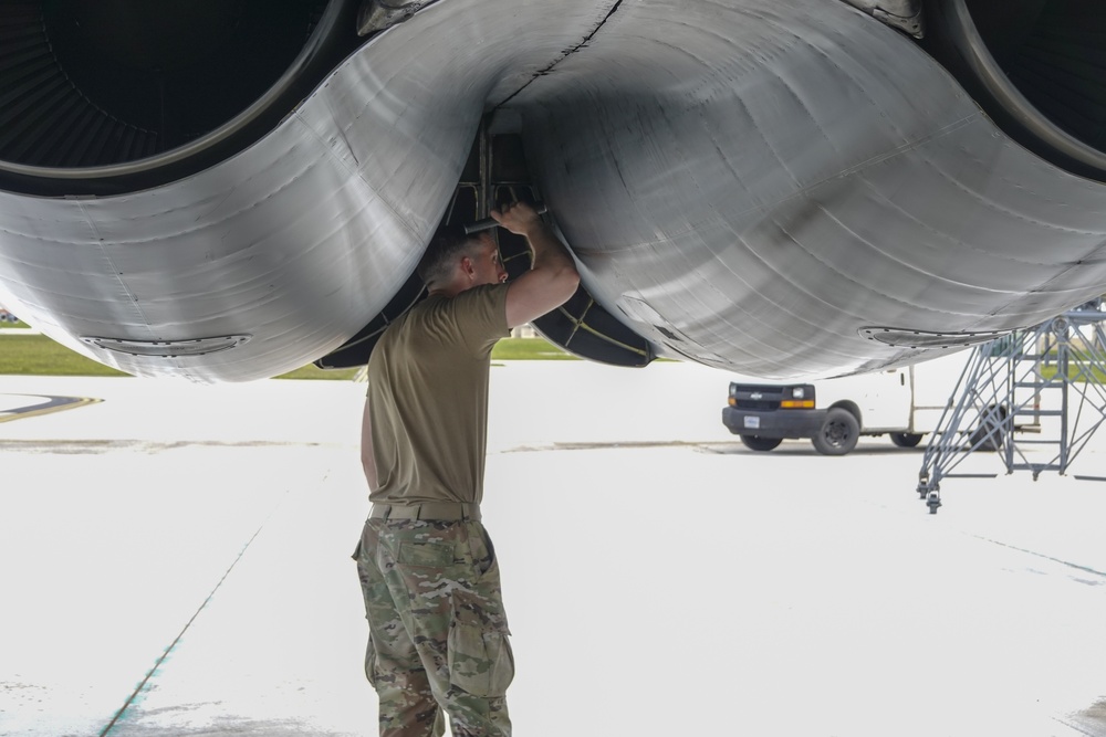 Airmen perform checks and fuels B-52