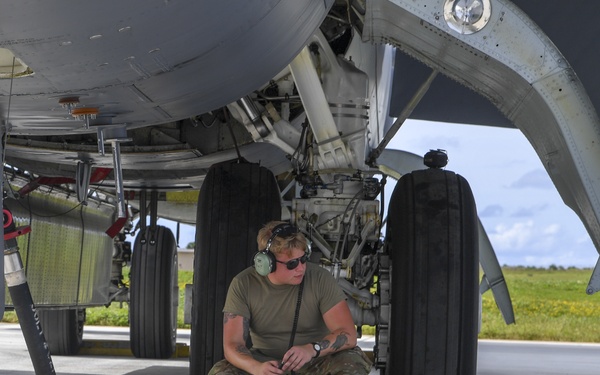 Airmen perform checks and fuels B-52