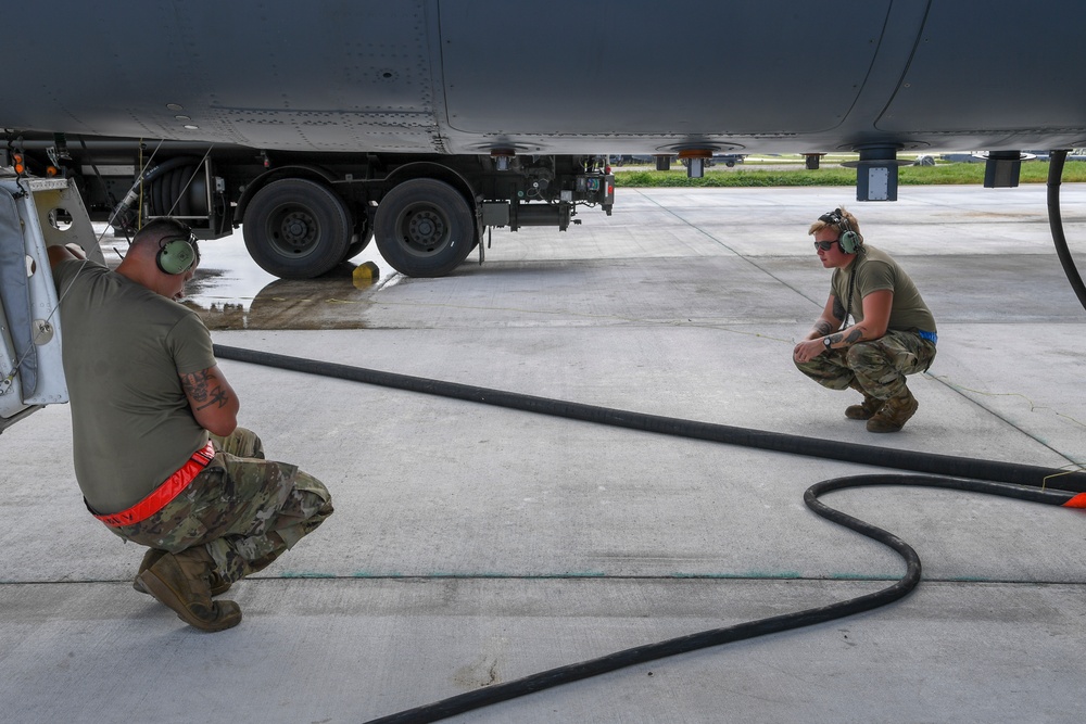 Airmen perform checks and fuels B-52