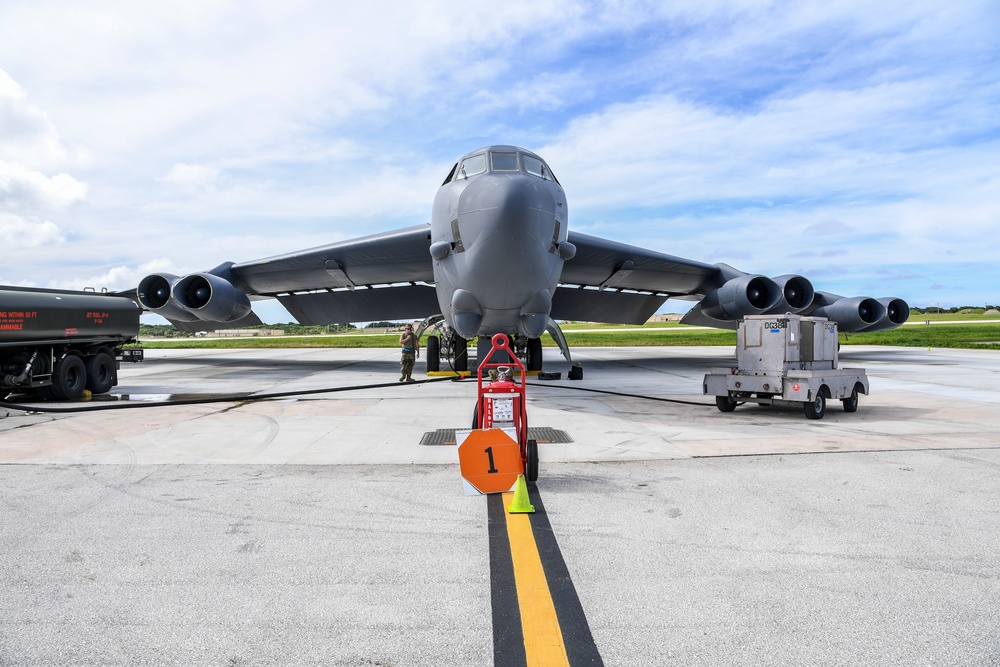 Airmen perform checks and fuels B-52