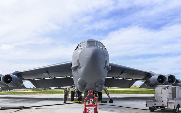 Airmen perform checks and fuels B-52