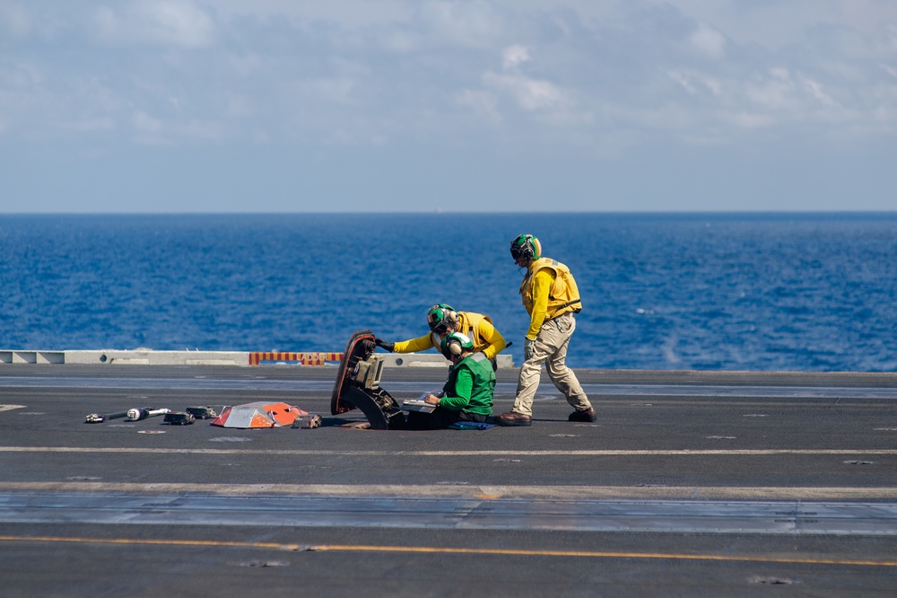 USS Carl Vinson (CVN 70) Conducts Flight Operations