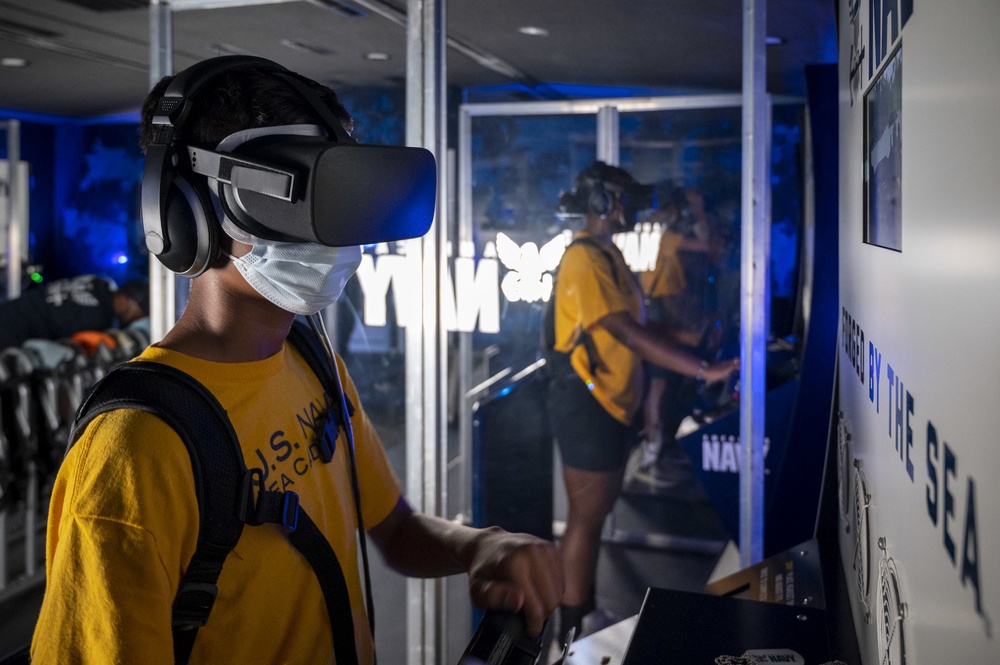 Navy Sailors drill with USNSCC Ft. McHenry Division