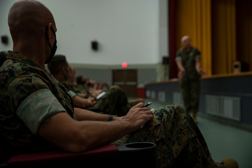 Commandant of the Marine Corps and Sgt. Maj. of the Marine Corps visit III MEF