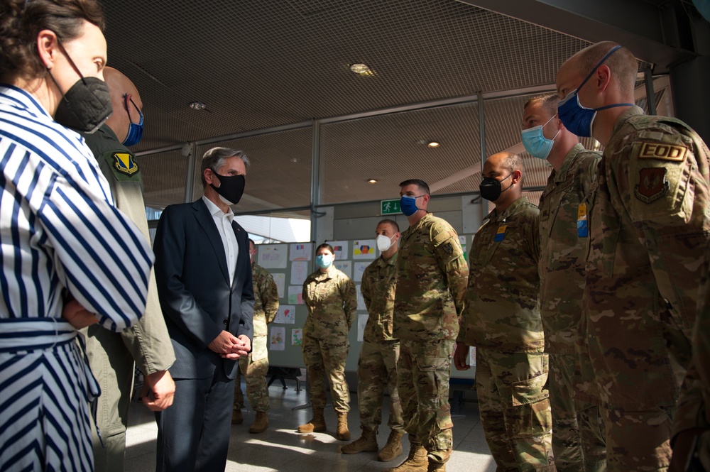 SecState visits Ramstein AB