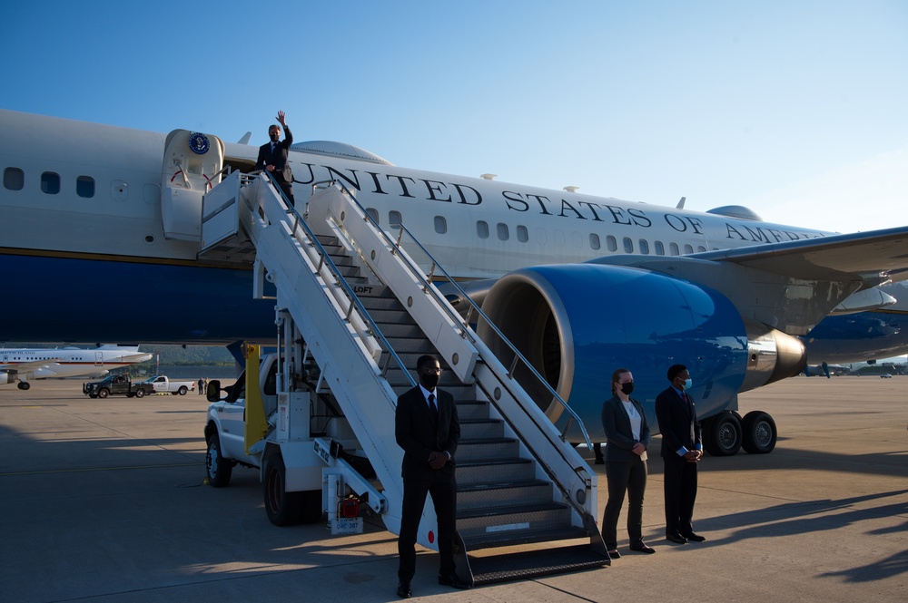 SecState visits Ramstein AB