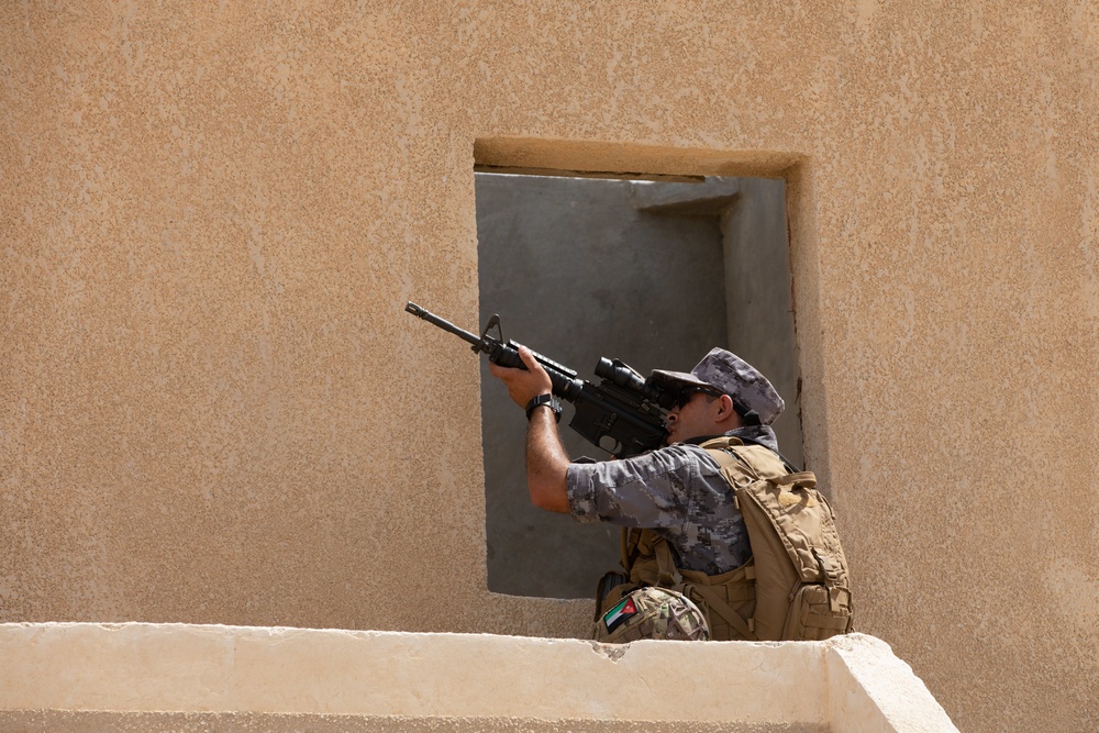 U.S. Navy Seals conduct close quarter battle drills with Jordanian Naval Special Forces at Egypt’s Bright Star 21