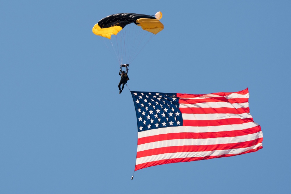 Para-commandos jump start air show