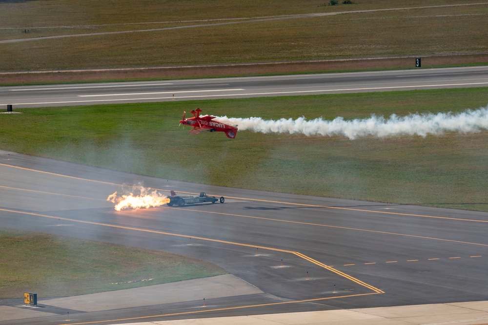 Wiskus wows with aerobatics