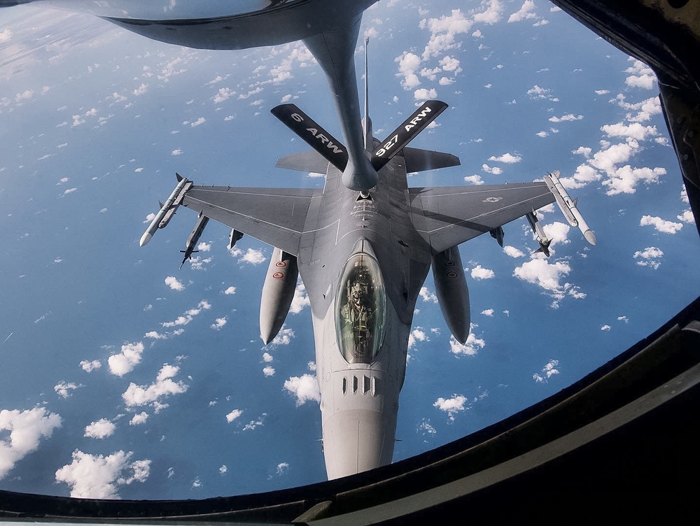 927th Airmen watch the refueling of F-16s