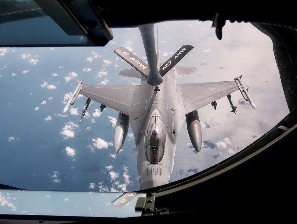 927th Airmen watch the refueling of F-16s